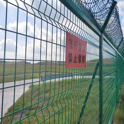 Y型柱安全防护网 机场护栏网选材严谨，隔离栅功能性解析